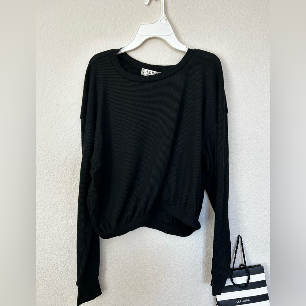 Black long sleeve crop top